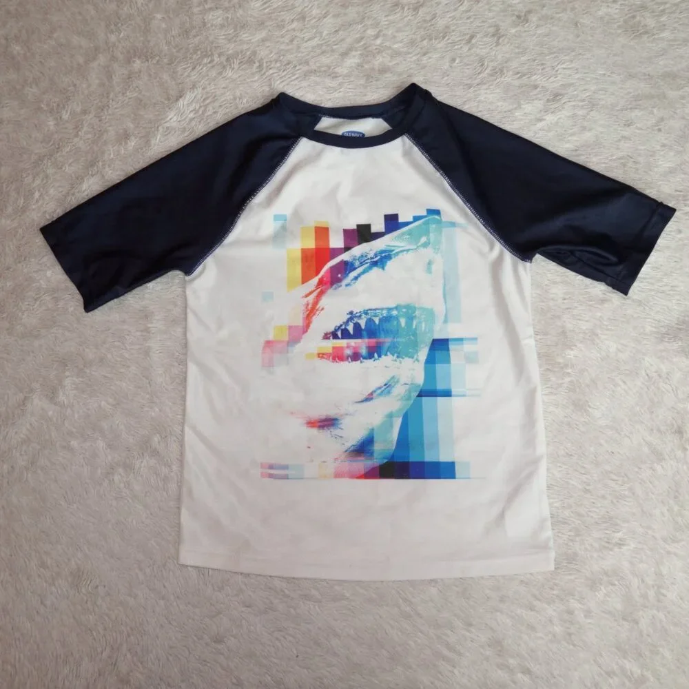 Boys Size Small (6-7) Old Navy Shark Graphic Raglan Sleeve Rashguard, Like New